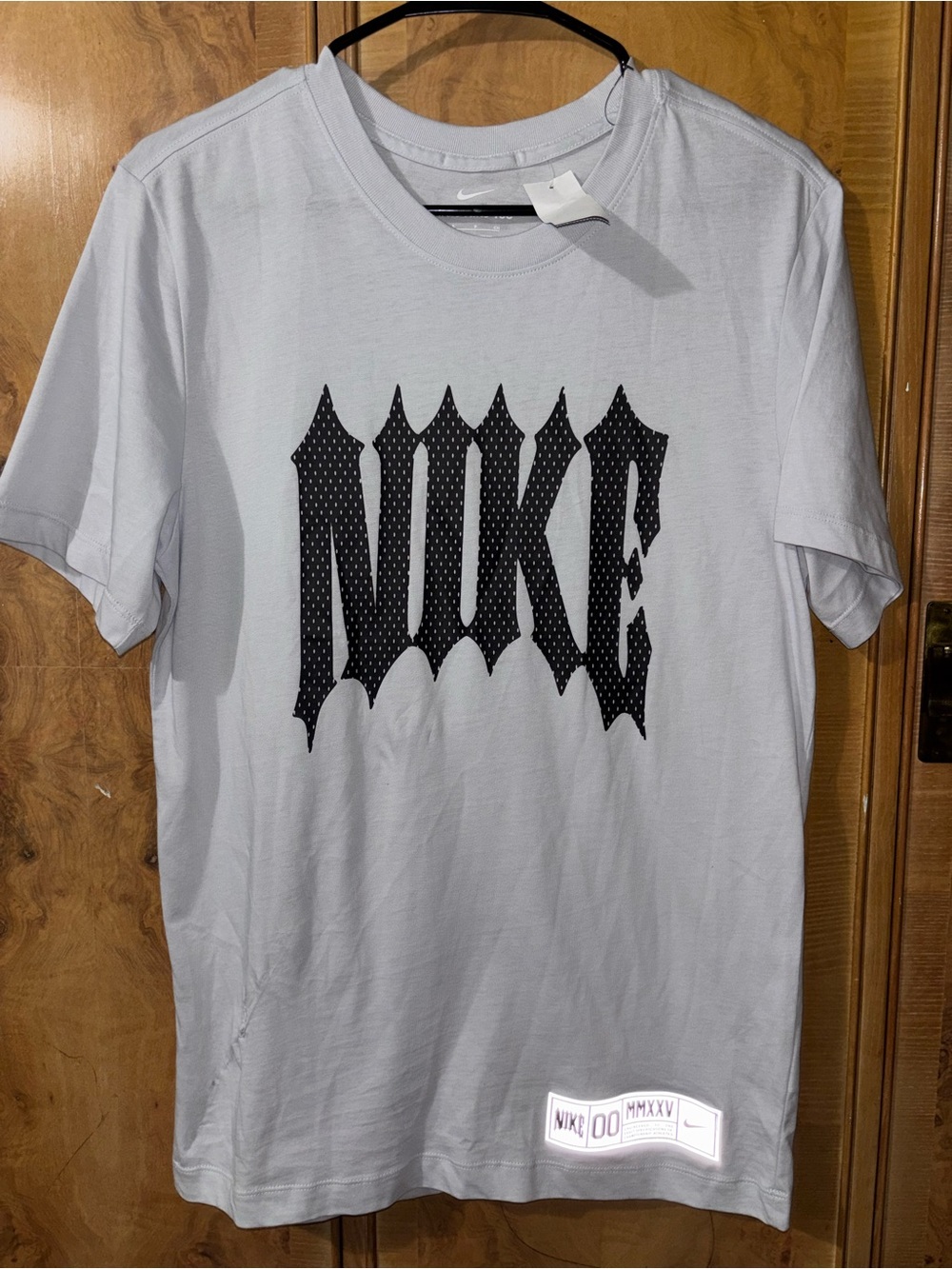 Nike Men’s White Graphic Logo Short-Sleeve T-Shirt size Small